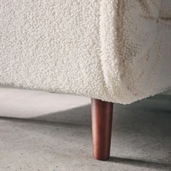 Poltrona letto bouclé con base in legno
