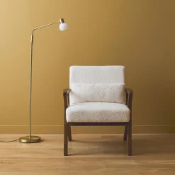 Poltrona scandinava in legno di hevea e bouclé