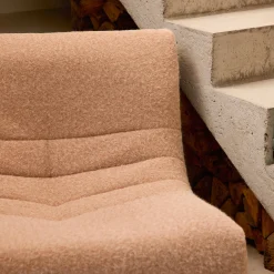 Poltrona senza braccioli in tessuto effetto alpaca
