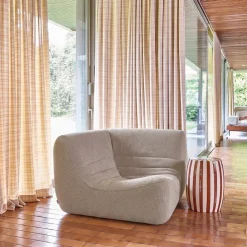 Poltrona angolare in bouclé testurizzato