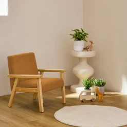 Poltrona scandinava per bambini in velluto a coste e legno di hevea