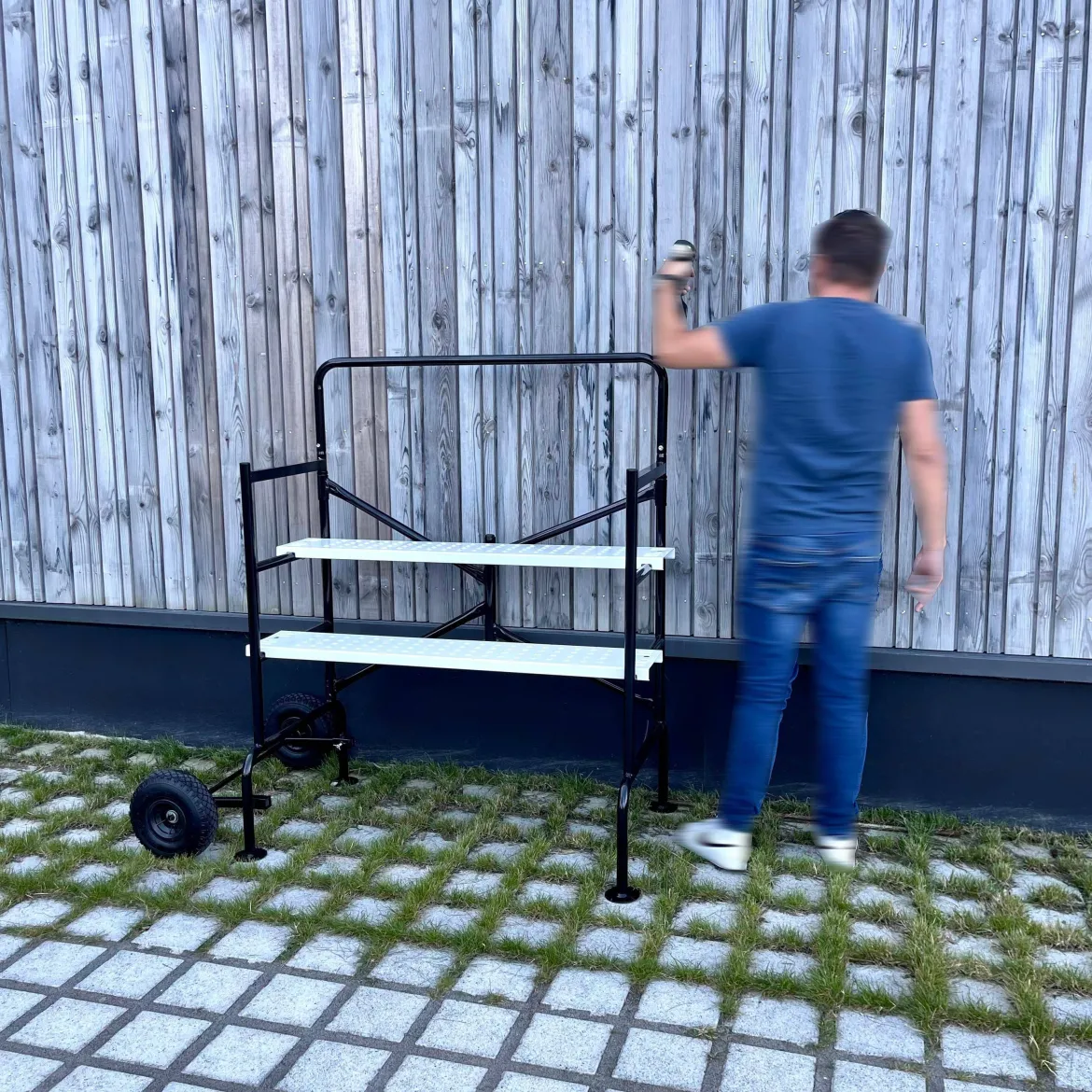 Ponteggio mobile e pieghevole su due livelli