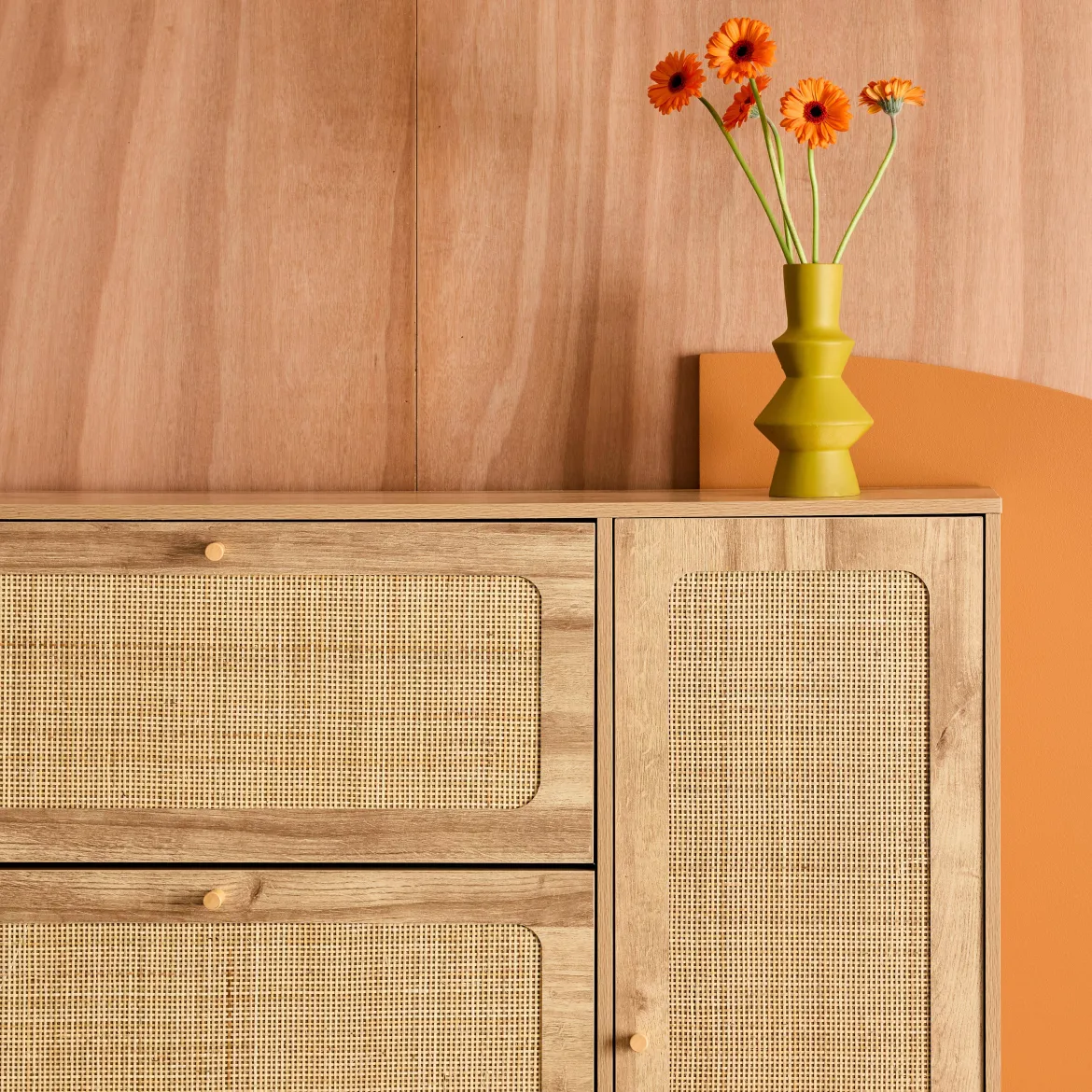 Scarpiera con decoro in legno e canna, 3 ante