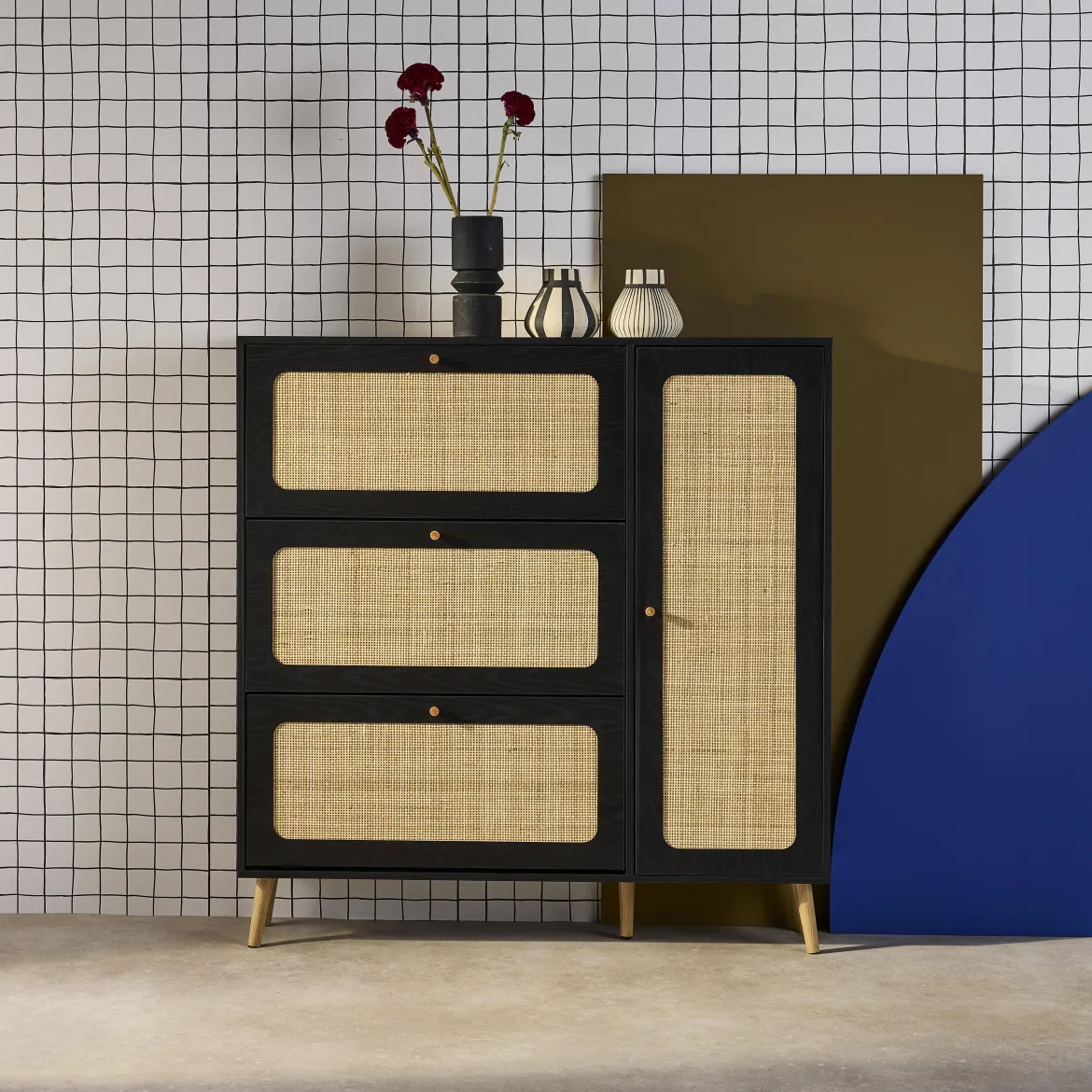 Scarpiera con decoro in legno e canna, 3 ante