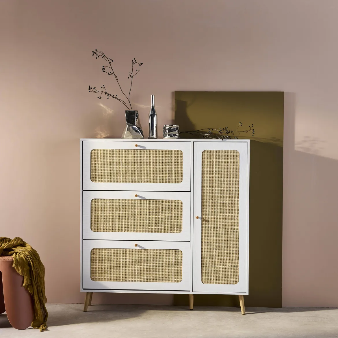 Scarpiera con decoro in legno e canna, 3 ante
