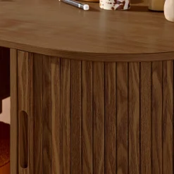 Scrivania ovale con effetto legno scanalato e due vani portaoggetti, 120cm
