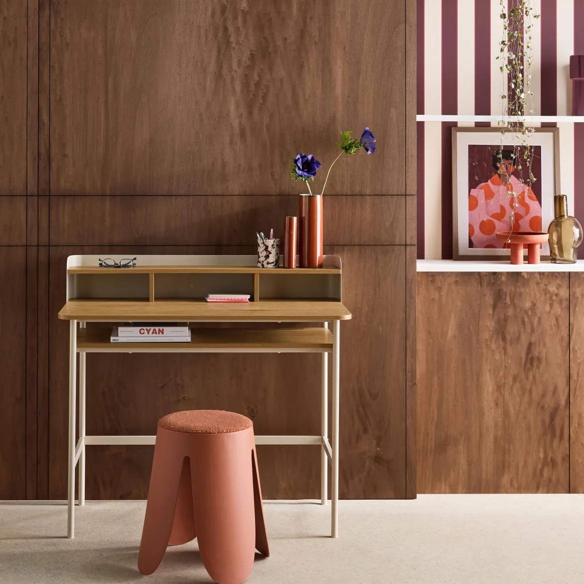 Scrivania in metallo e legno con 3 vani