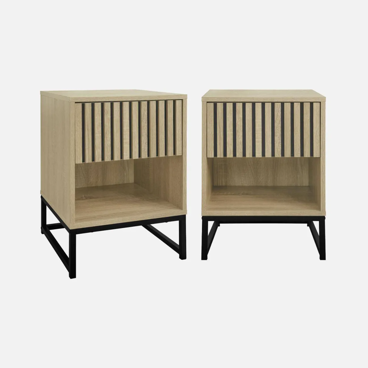 Set 2 comodini contemporanei, decoro in legno scanalato, 1 cassetto