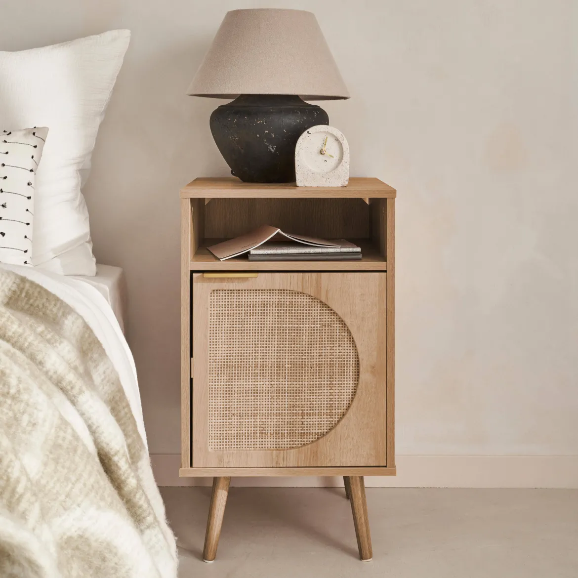 Set 2 comodini, decoro in legno, canalina arrotondata