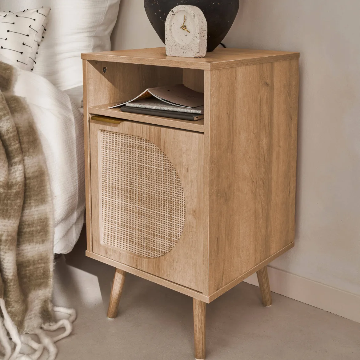 Set 2 comodini, decoro in legno, canalina arrotondata