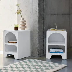 Set 2 comodini effetto legno bianco, 2 nicchie