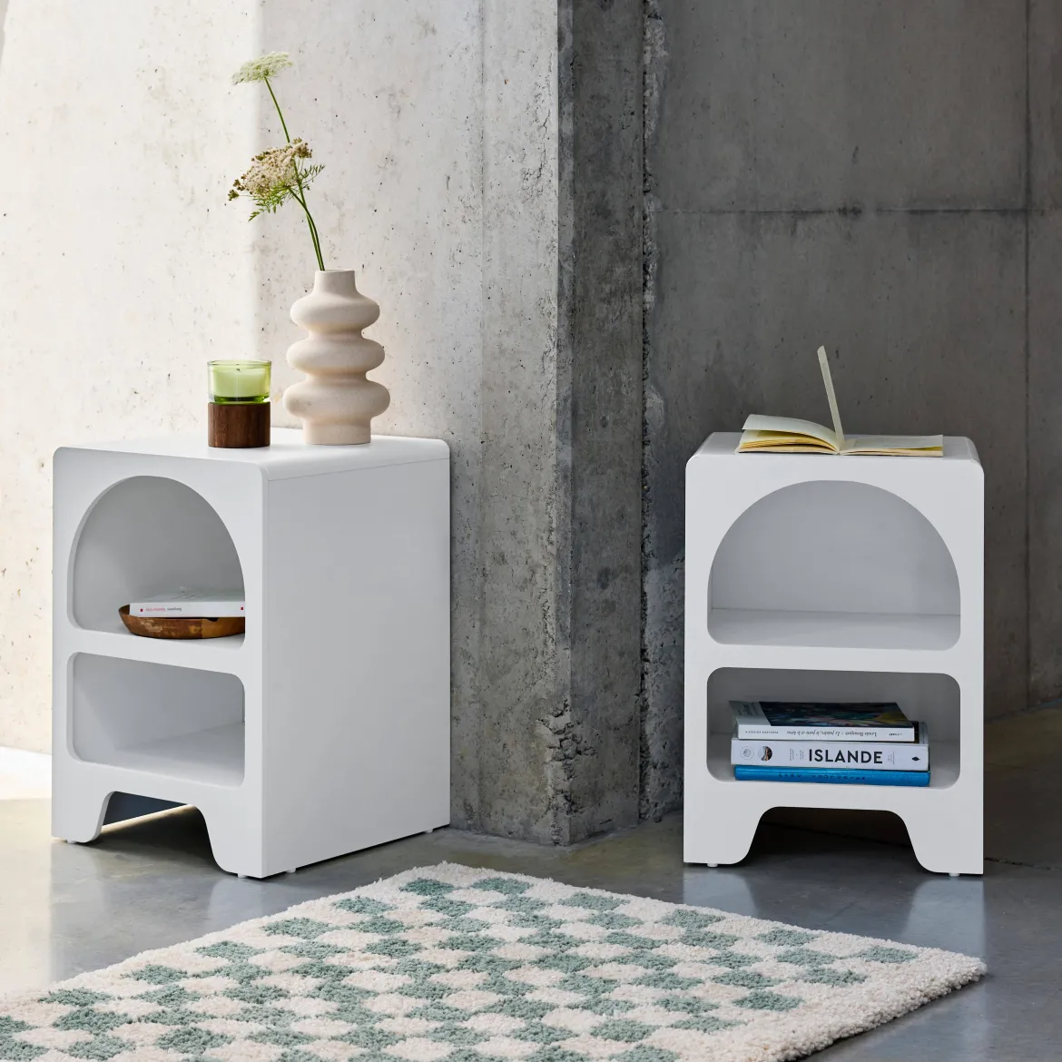 Set 2 comodini effetto legno bianco, 2 nicchie