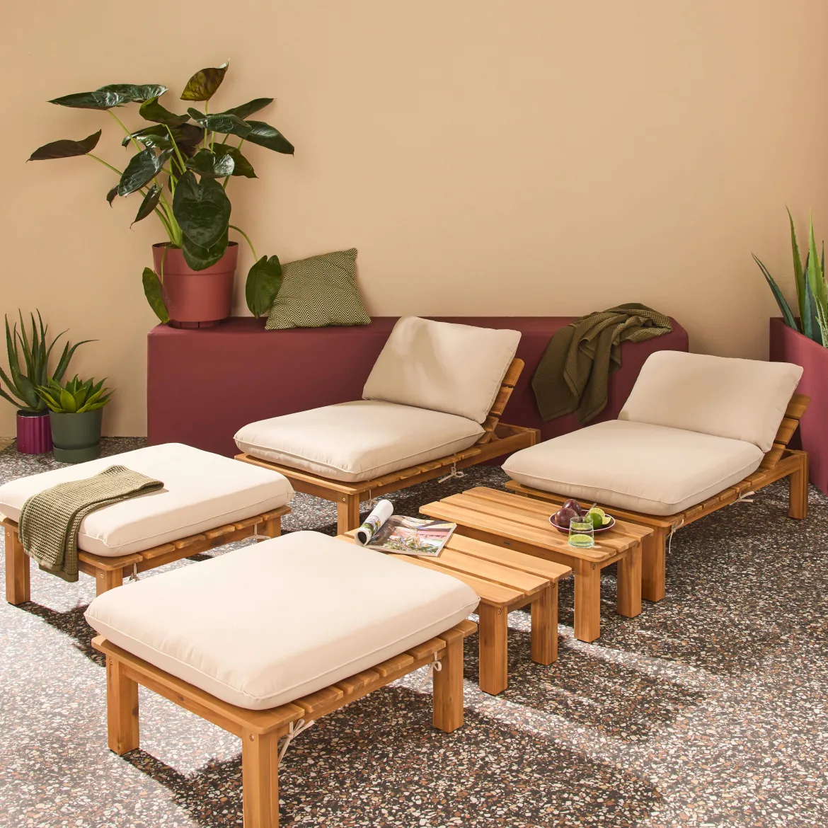 Set 2 lettini prendisole modulari in legno multiposizione con tavolino