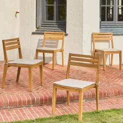 Set 4 sedie in legno di acacia, impilabili con cuscino