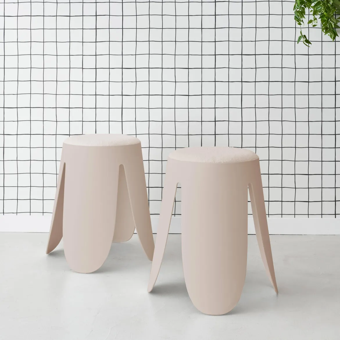 Set 2 sgabelli impilabili in bouclé