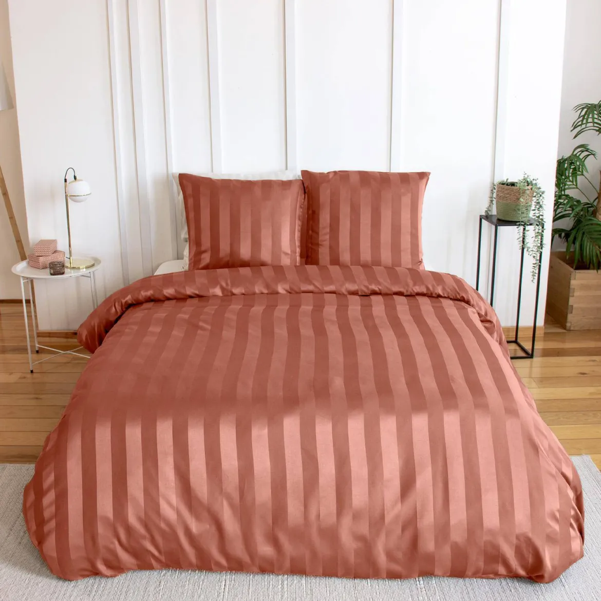 Set biancheria da letto in poliestere effetto satinato a righe sottili 2 posti rosso