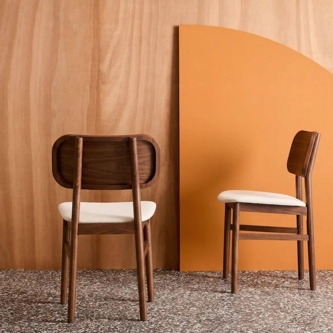 Set di 2 sedie vintage in legno di hevea e tessuto
