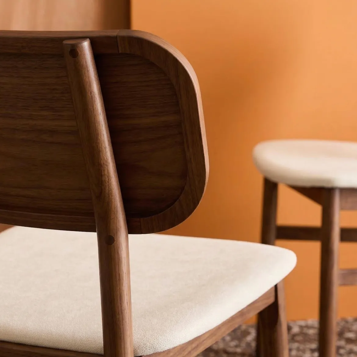 Set di 2 sedie vintage in legno di hevea e tessuto