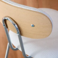 Set di 2 sgabelli da bar in rovere e tessuto idrorepellente piedi in metallo cromato