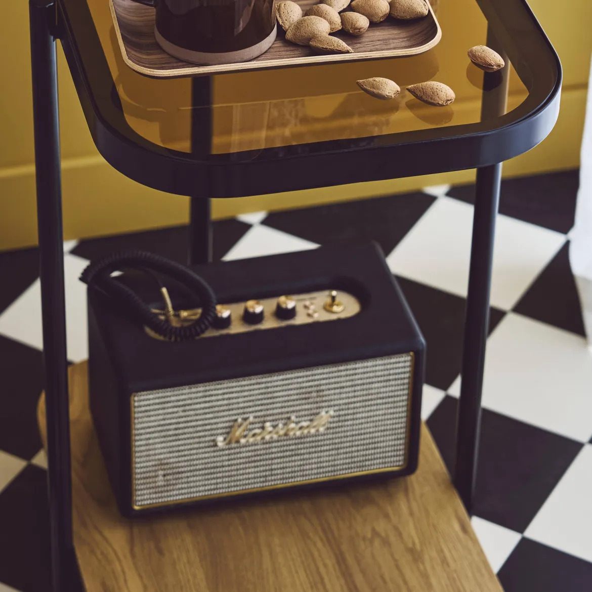 Set di 2 tavolini da divano vintage in metallo nero e vetro