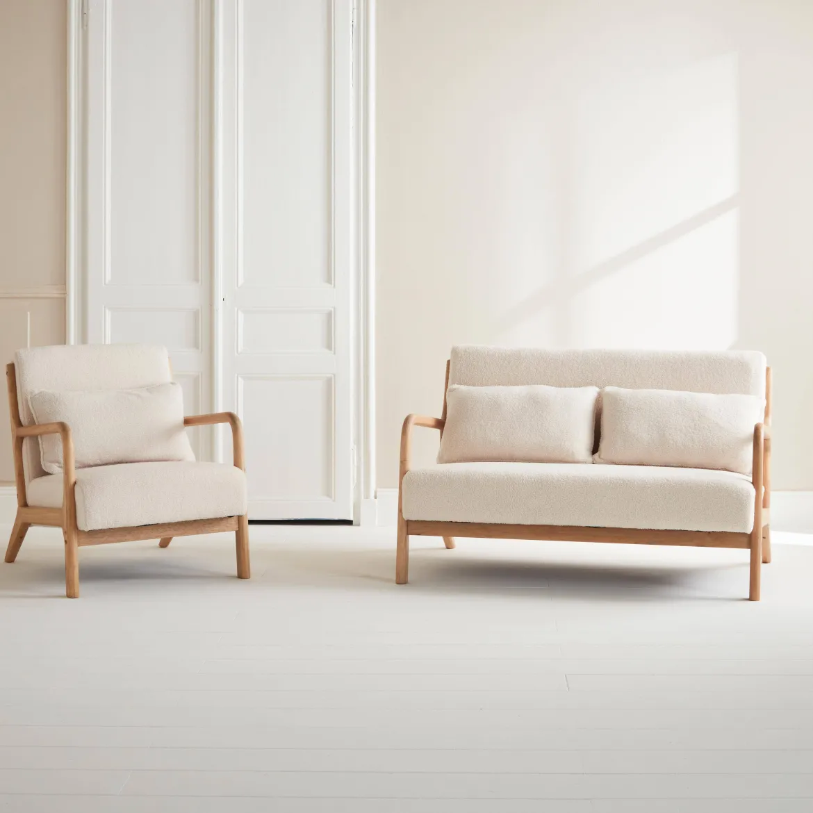 Set panca scandinava 2 posti e poltrona in legno e tessuto bouclé