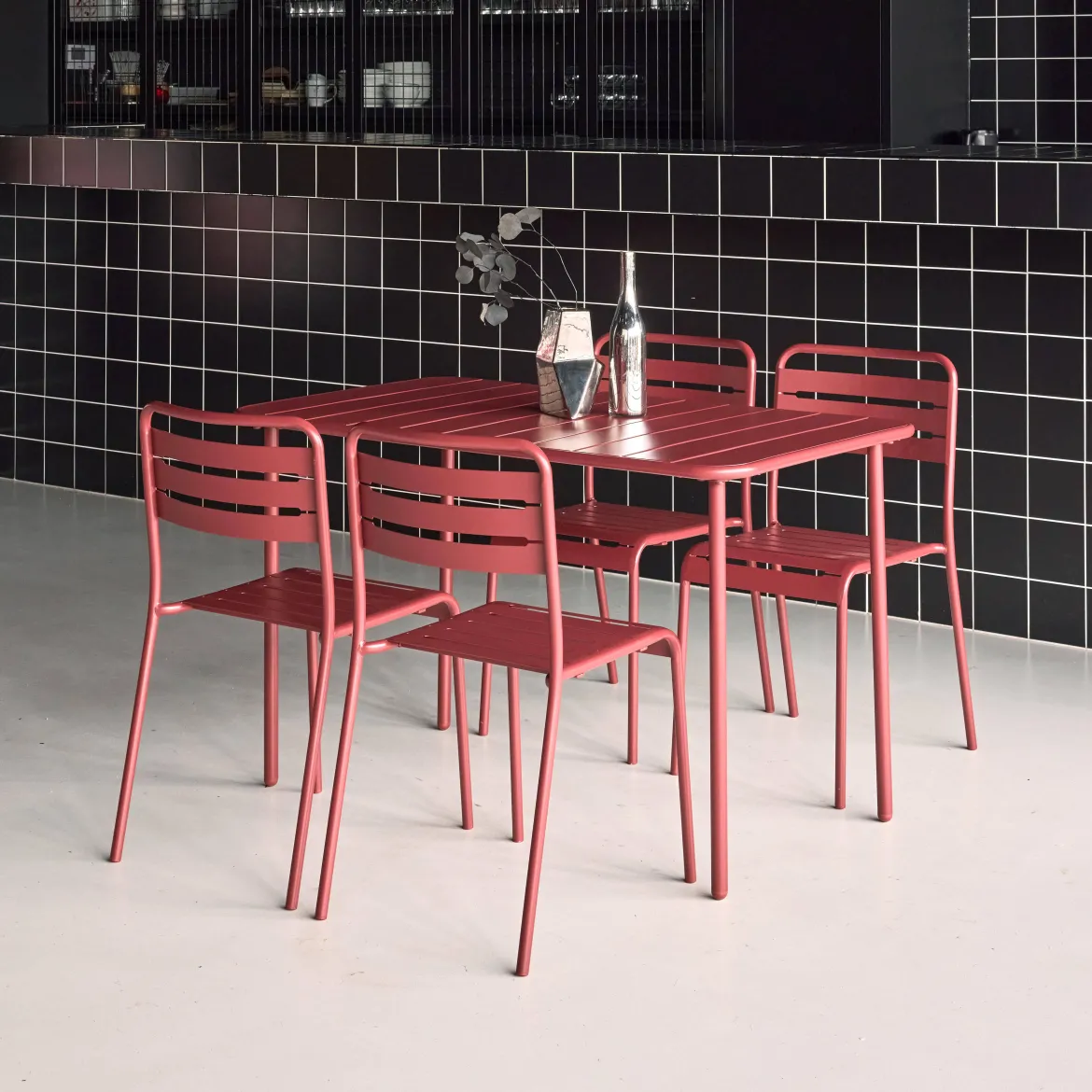 Set tavolo da giardino bistrot in metallo con 4 sedie, 120cm
