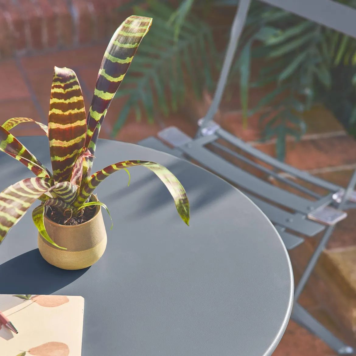 Set tavolo da giardino bistrot pieghevole in acciaio con 2 sedie, Ø60cm