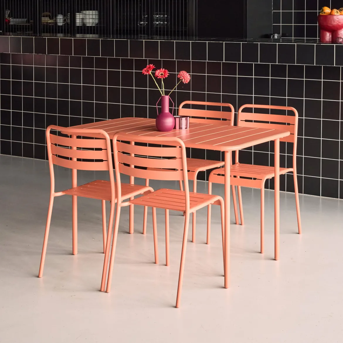 Set tavolo da giardino bistrot in metallo con 4 sedie, 120cm