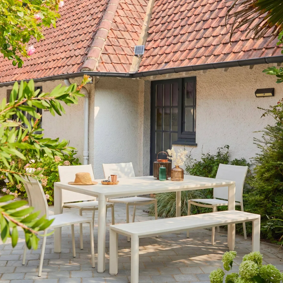 Set tavolo da giardino in alluminio e textilene con 1 panchina e 4 sedie