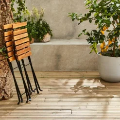 Set tavolo da giardino in legno e metallo con 2 sedie pieghevoli
