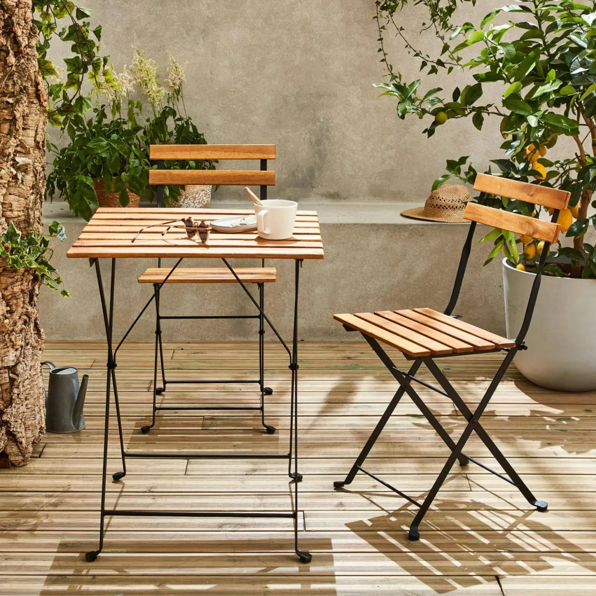 Set tavolo da giardino in legno e metallo con 2 sedie pieghevoli