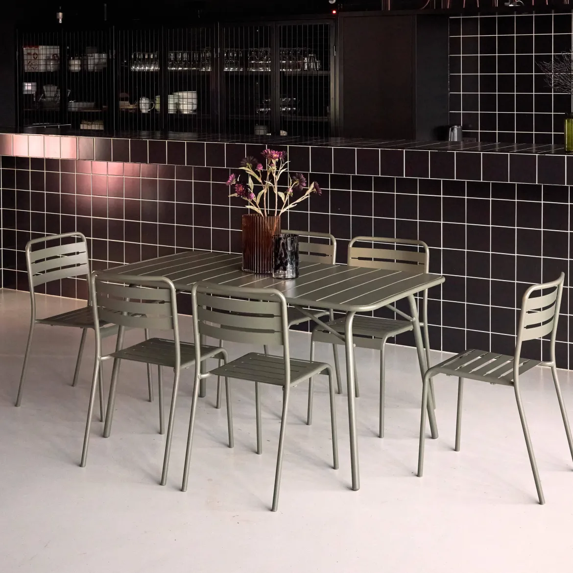 Set tavolo da giardino in acciaio con 6 sedie, 140cm