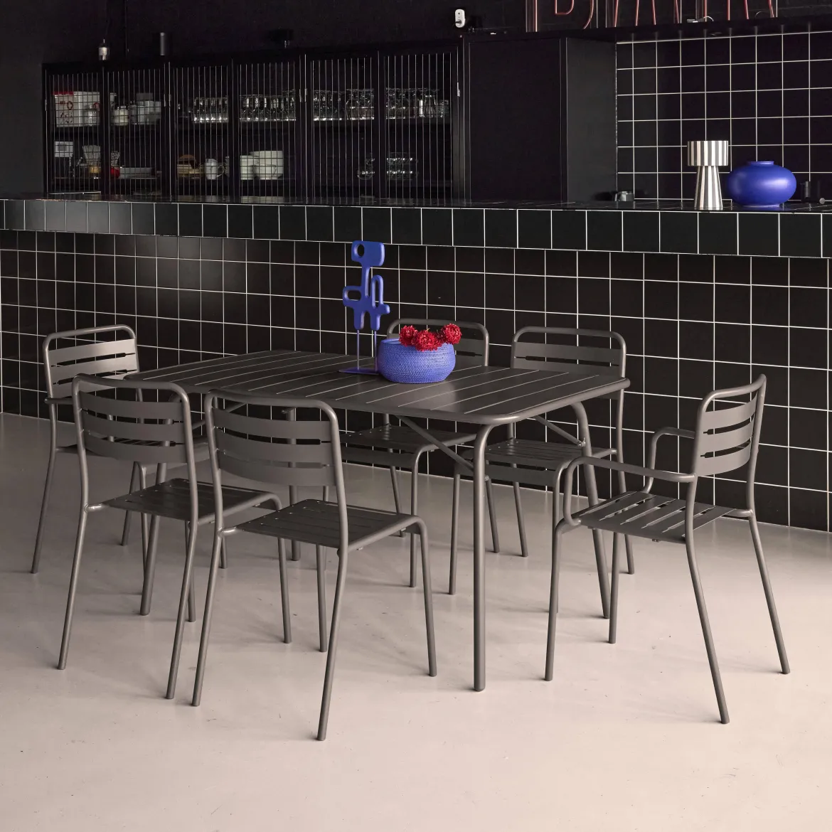Set tavolo da giardino pieghevole in acciaio con 2 poltrone e 4 sedie, 140cm