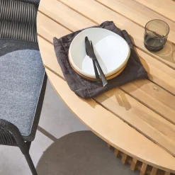 Set tavolo da pranzo rotondo in legno con 4 poltrone in corda