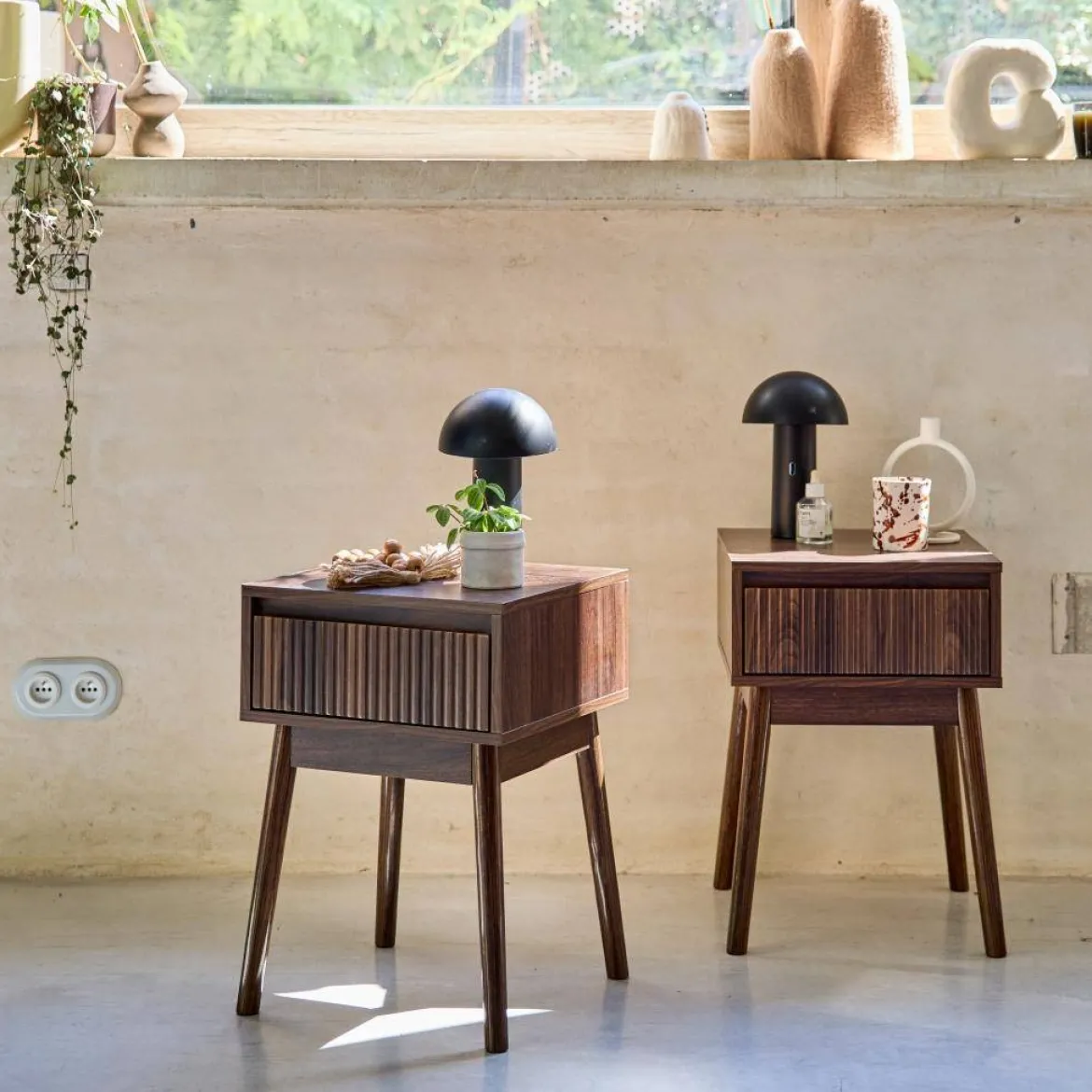 Set 2 comodini effetto legno con cassetto