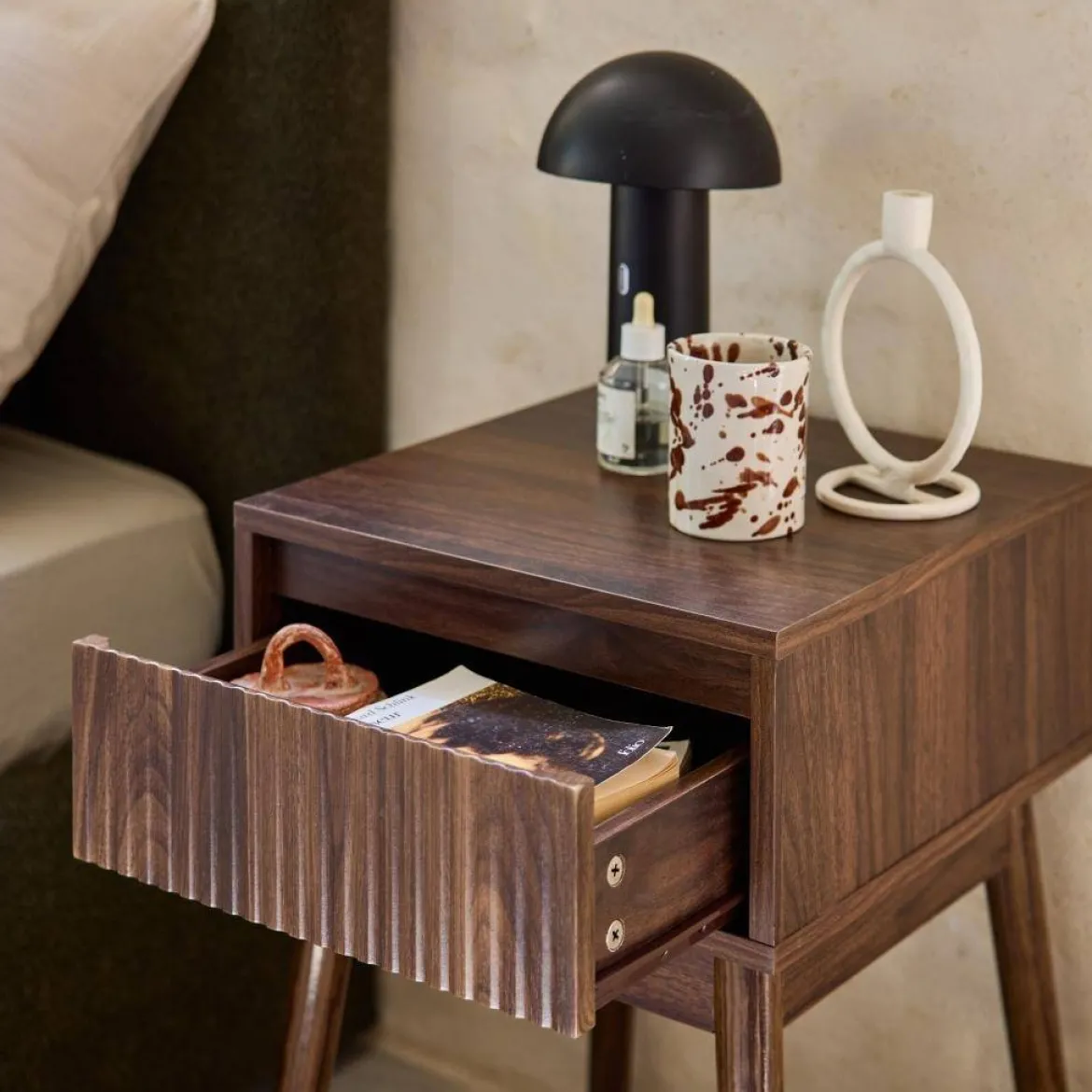 Set 2 comodini effetto legno con cassetto