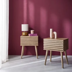 Set 2 comodini scandinavi con decoro in legno scanalato