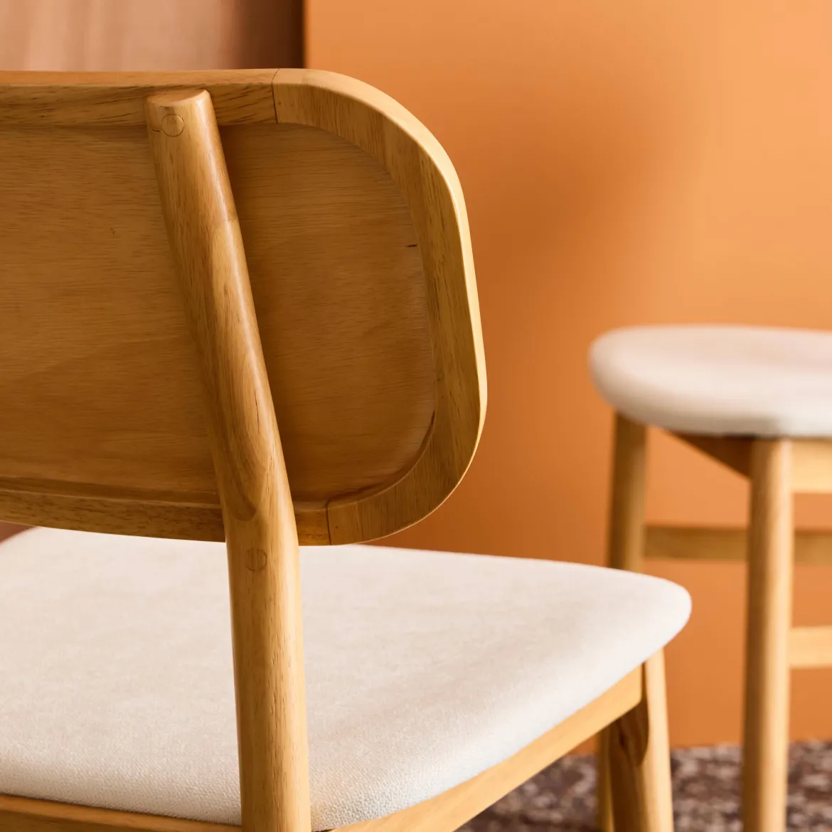 Set di 2 sedie vintage in legno di hevea e tessuto