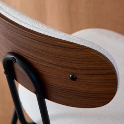 Set di 2 sgabelli da bar legno curvato tinto noce e tessuto idrorepellente gambe in metallo nero