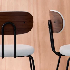 Set 2 sedie in legno tinto noce e tessuto idrorepellente