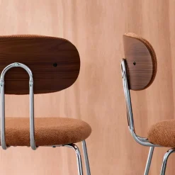 Set 2 sedie in legno tinto noce e tessuto idrorepellente