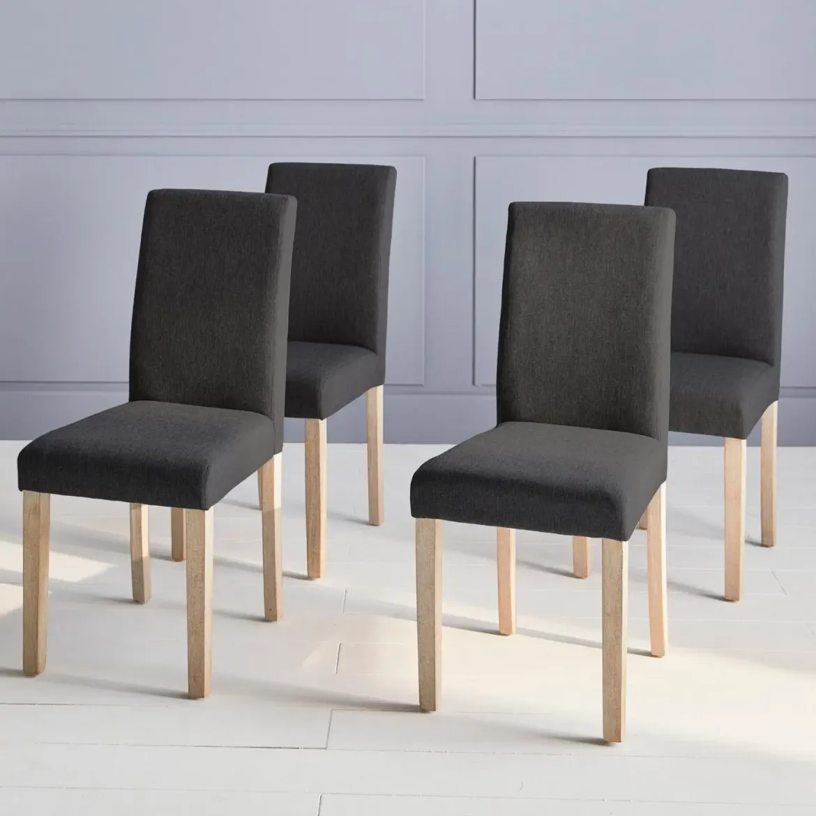 Set 4 sedie in tessuto con gambe in legno