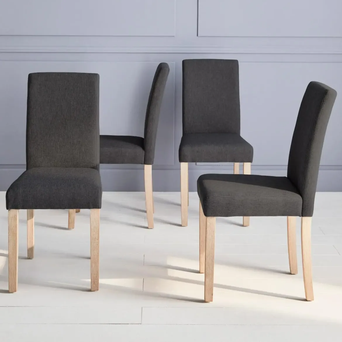 Set 4 sedie in tessuto con gambe in legno