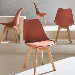 Set 4 sedie scandinave imbottite con gambe in legno