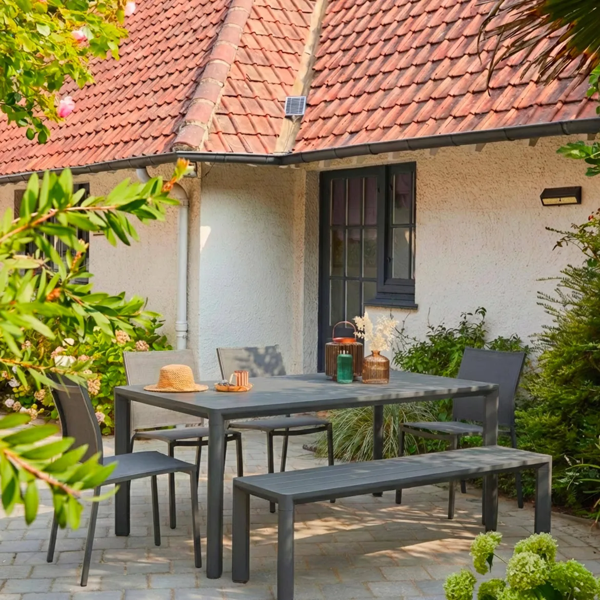 Set tavolo da giardino in alluminio e textilene con 1 panchina e 4 sedie