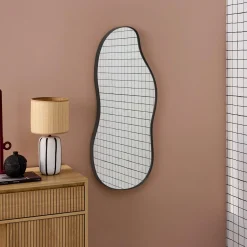 Specchio in metallo nero