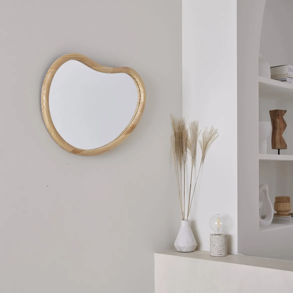 Specchio organico in legno di abete, 65cm