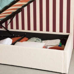 Struttura letto con contenitore e rete a doghe, imbottita bouclé bianco
