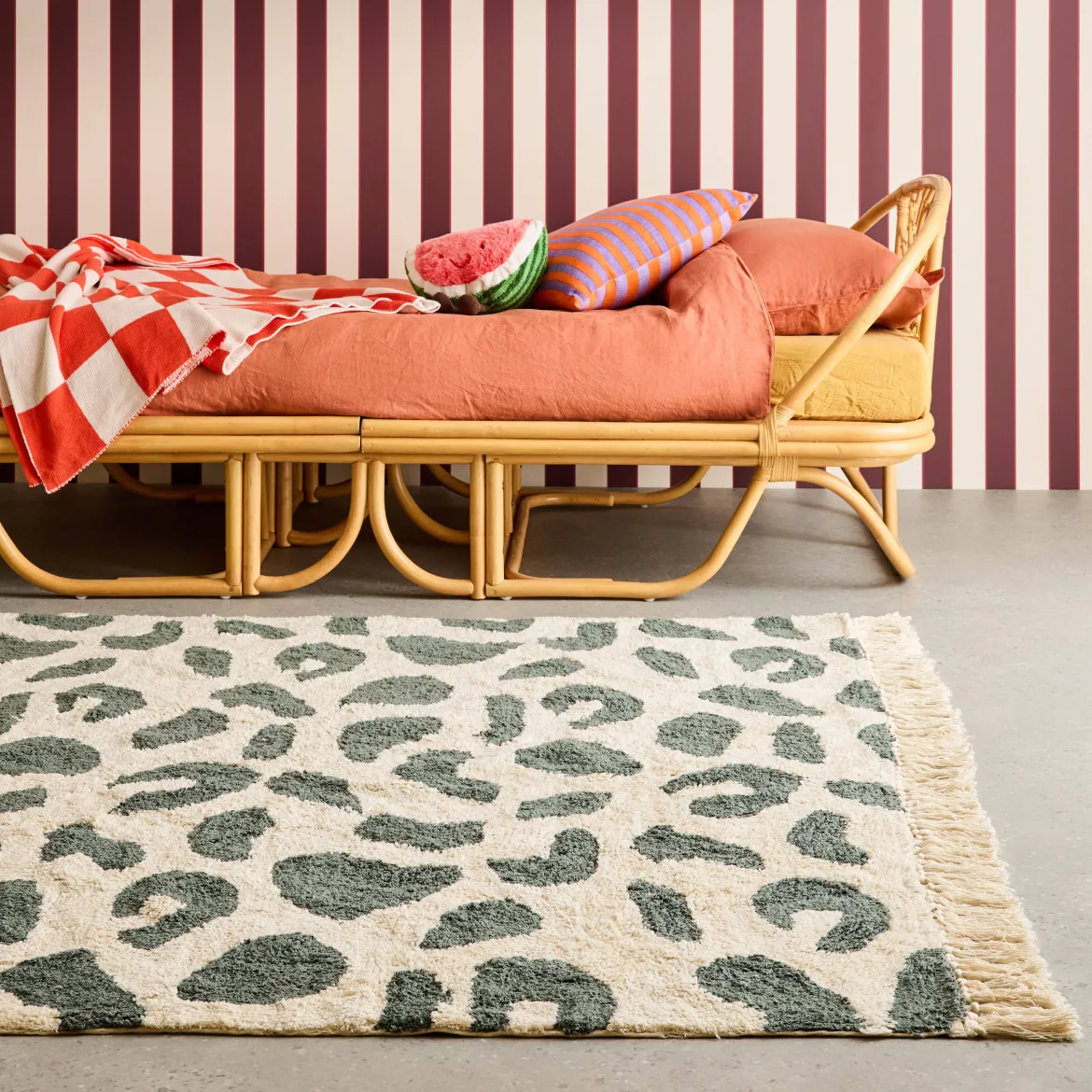 Tappeto interno cotone motivo maculato verde scuro con frange