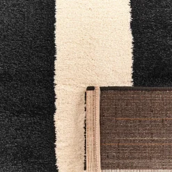 Tappeto da interno a righe bianche e nere